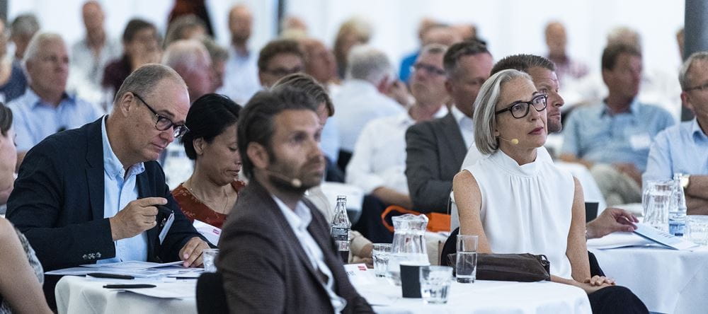 Realdania Debat består af seks faglige fora for beslutningstagere og ejendomsejere, som inviteres til særlige arrangementer hos Realdania med fokus på viden om bygningsarven, byernes kvaliteter og byggeriets fremtid. I Realdania Debat er du en del af et professionelt forum, hvor du får adgang til relevant ny viden, og du kan drøfte netop de problemstillinger, der har relevans for den ejendomstype, du ejer eller repræsenterer.
